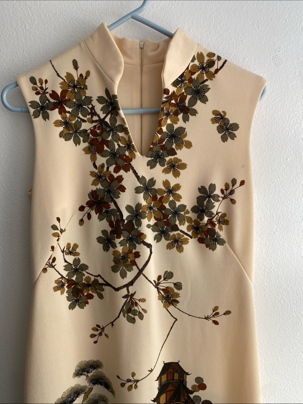 Vintage Cream Japanese Floral & Scenic V-Neck Shift Dress - Picture 2 of 8